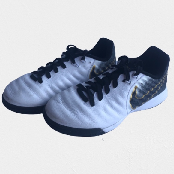 kids indoor soccer shoes